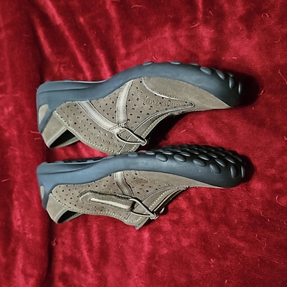 Clarks Slipon Shoes - Picture 2 of 7